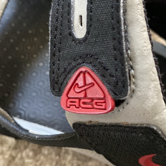 Nike ACG grey and black strap sandals men’s size 10 main image 7